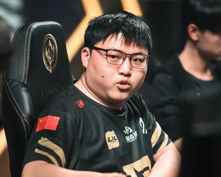 Uzi伤愈复出，惊艳表现首场表现抢眼，G2球迷欢呼！